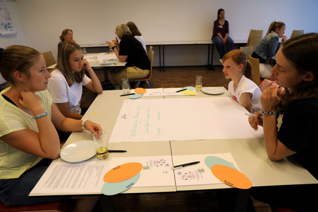 Junge Menschen beim HPV-Workshop