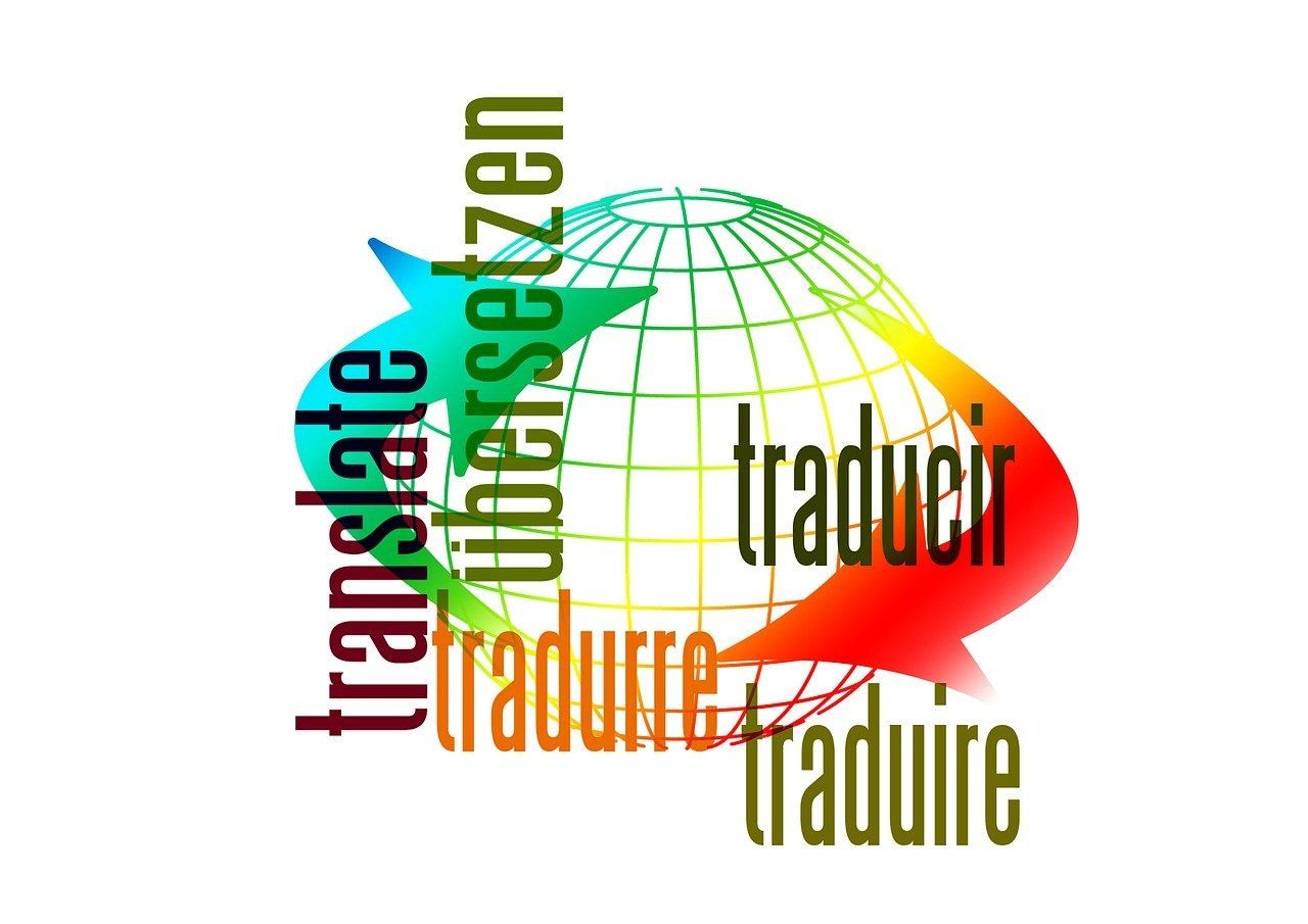 Grafik für Übersetzung, Weltkugel mit dem Wort Übersetzung in verschiedenen Sprachen