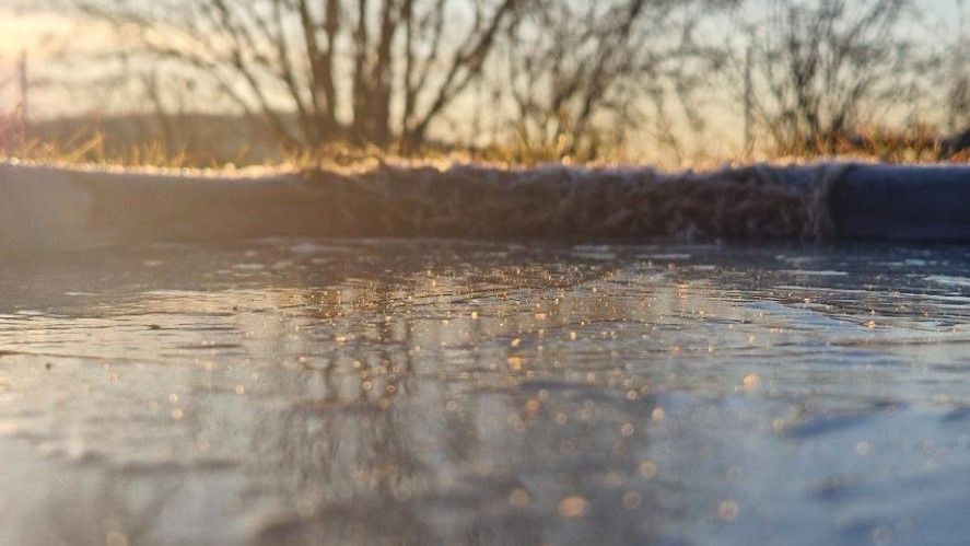 Teich_Eisflche_CC0_CWeix_AmphiBiom_16_9