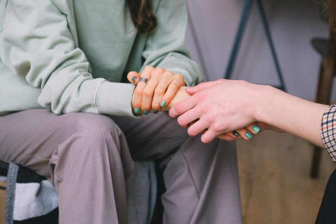 Foto von SHVETS production: https://www.pexels.com/de-de/foto/frauen-gesichtslos-professionell-arbeit-7176325/